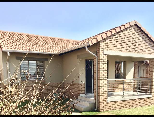 3 BEDROOM TOWNHOUSE TO LET IN MOOIKLOOF RIDGE